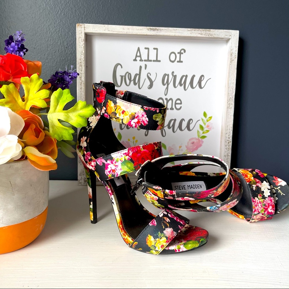 🌺Floral (Flower) STEVEN MADDEN heels ! 🌺